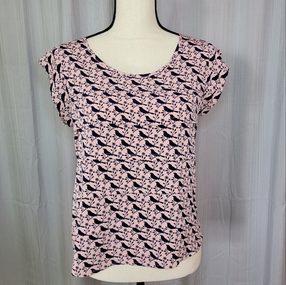 Charlotte Russe pink and blue bird print sleeveless blouse size small